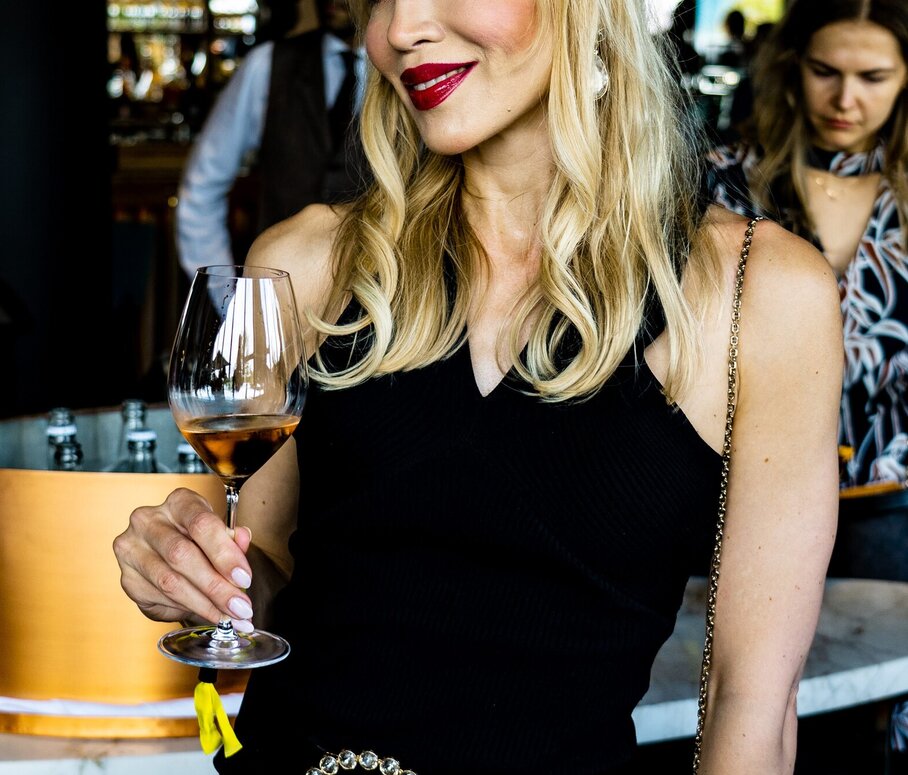 champagne and friends